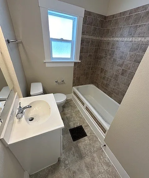 2033 7th Ave — Photo 5