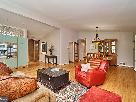 5th image of 3322 Prince Charles Ct