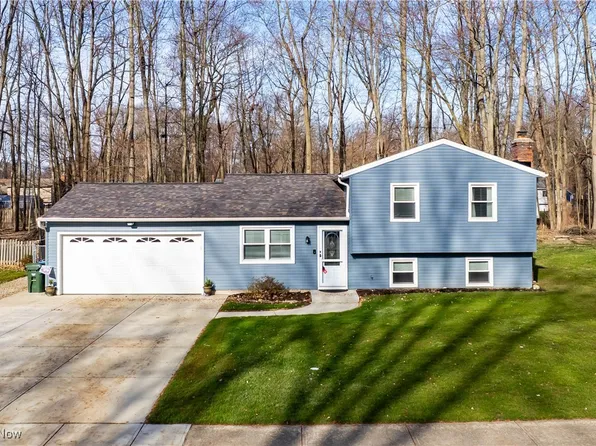 8547 Fairlane Dr, Olmsted Township, OH 44138