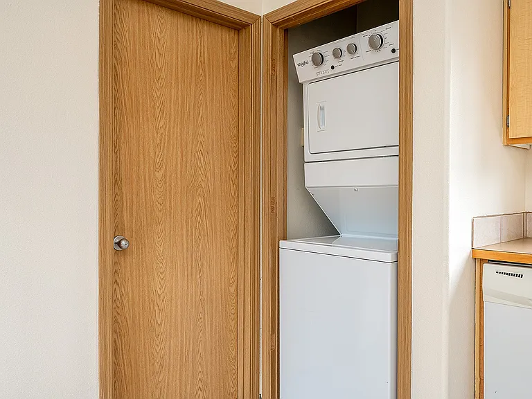 Corporate Woods Apartments — Photo 18