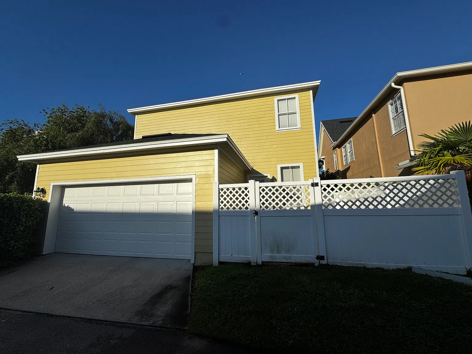 3 bed, 2.5 bath, 2401 sqft, $4,150 — Photo 2