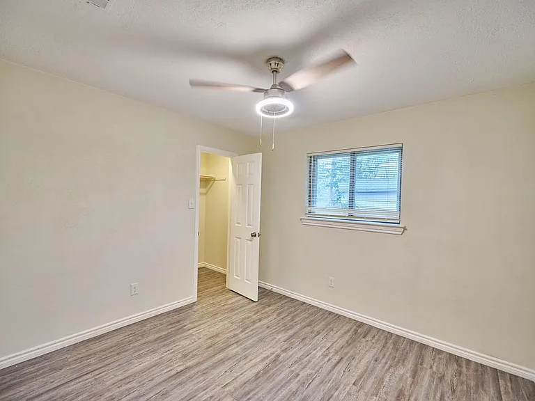 2510 Greenbriar Dr — Photo 18