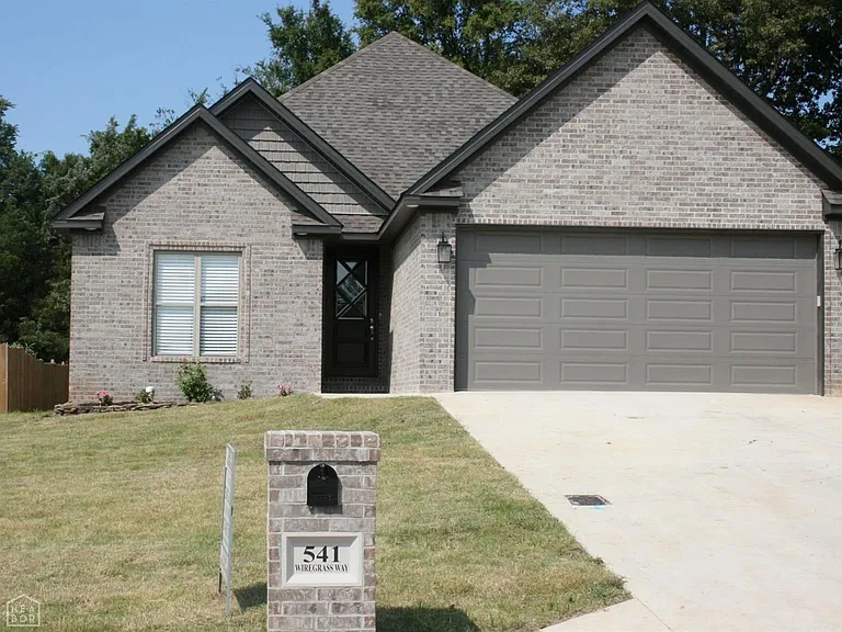 541 Wiregrass Way — Photo 2