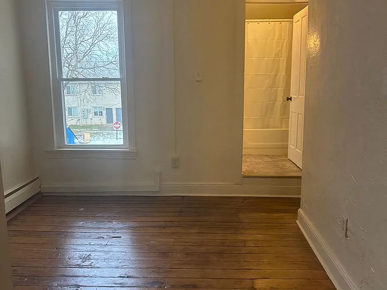 131 E Maple St — Photo 12