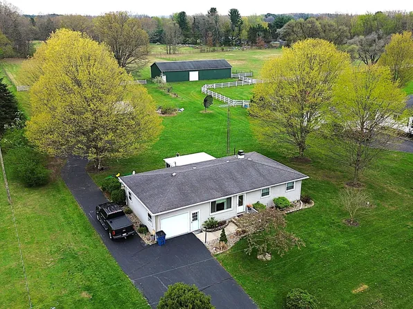 1155 S Bainbridge Center Rd, Benton Harbor, MI 49022