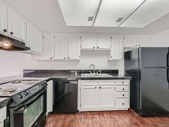 5th image of 76 N 27th St APT B