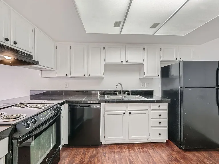 76 N 27th St #B — Photo 5