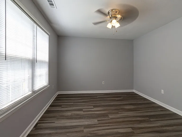 411 Sea Pointe Ct #101 — Photo 22