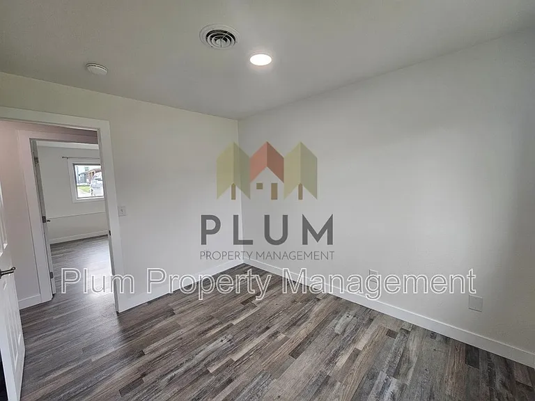2340 Fairview Ave #2 — Photo 13