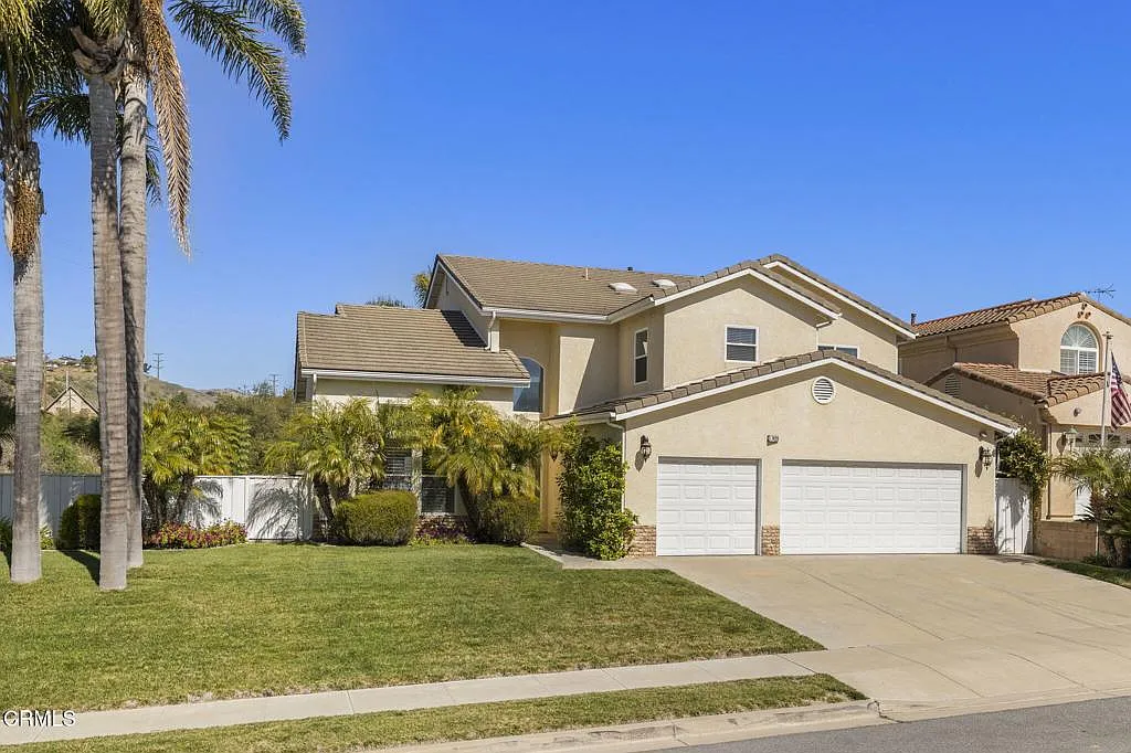 4 bed, 3.0 bath, 3204 sqft, $5,500 — Photo 1