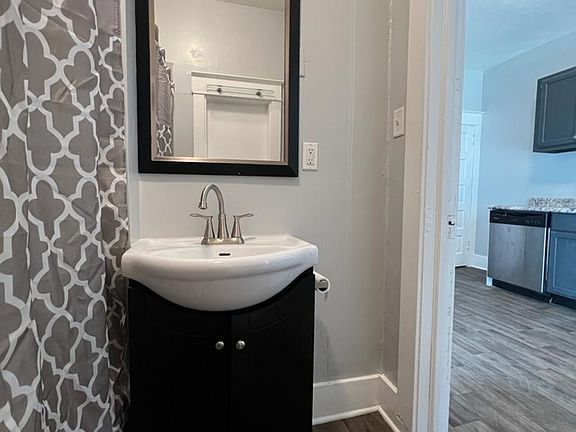 5th image of 609 E Mishawaka Ave #1