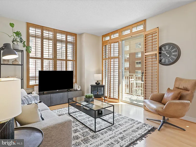 820 N Pollard St #511 — Photo 23