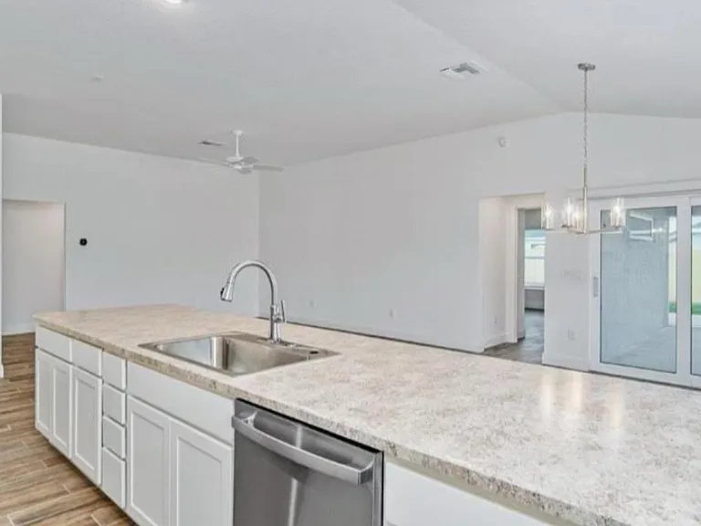 875 Carmichael Ct — Photo 6