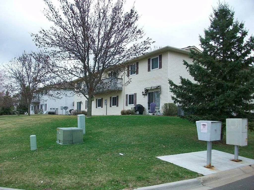 Building Photo - 2355 Grenadier Ave N