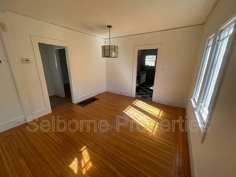 1424 E 20th St — Photo 12