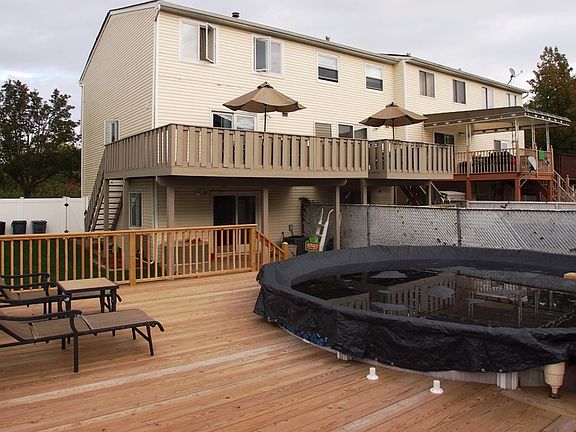 2nd image of 574 Dongan Hills Ave