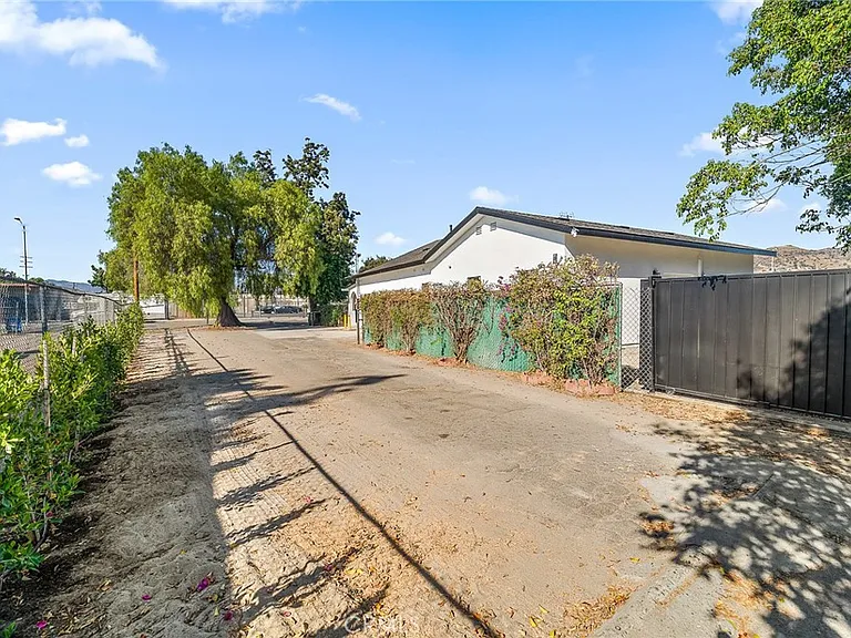 10730 Strathern St — Photo 56