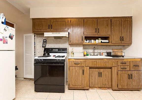 5th image of 3537 Wayne Ave