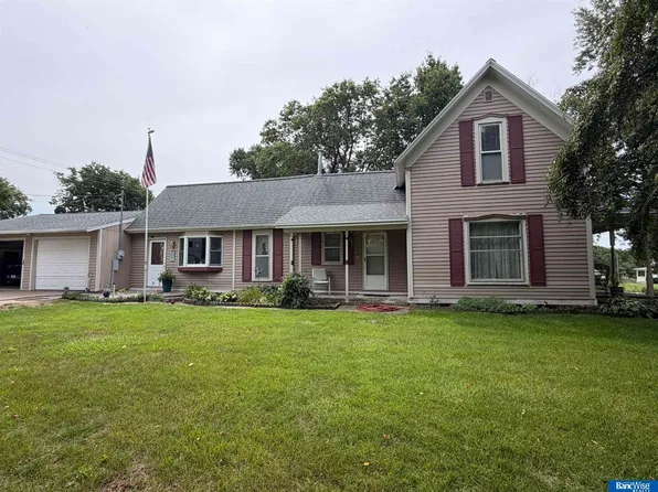 818 15th St, Aurora, NE 68818