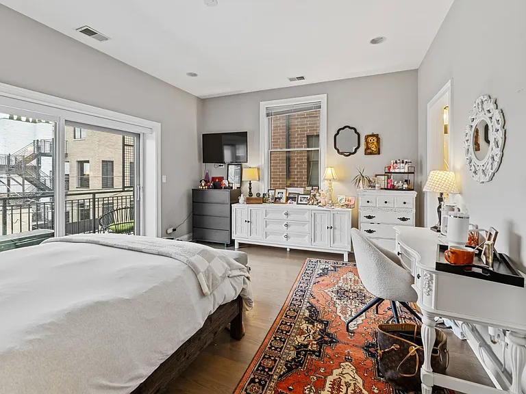 1513 W Diversey Pkwy #1517-3W — Photo 8