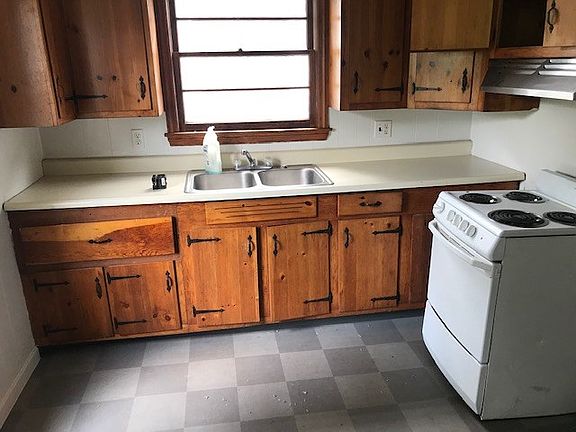 2nd image of 406 Buckner St