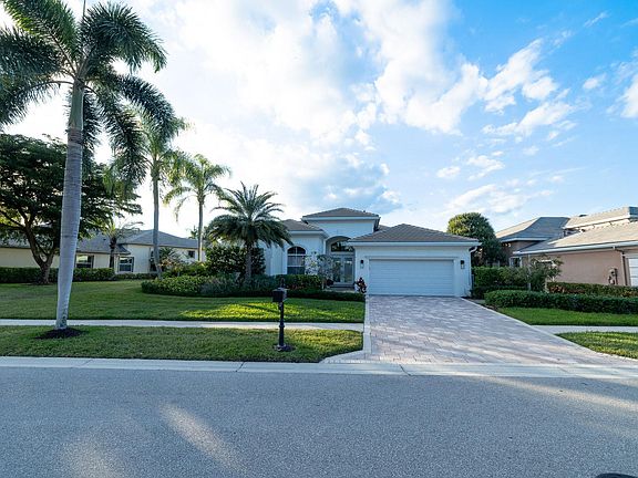2nd image of 9016 Lakes Boulevard