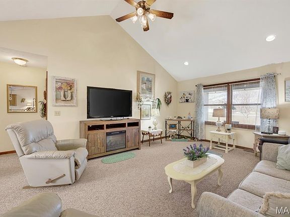 4th image of 18511 Oak Tree Ln