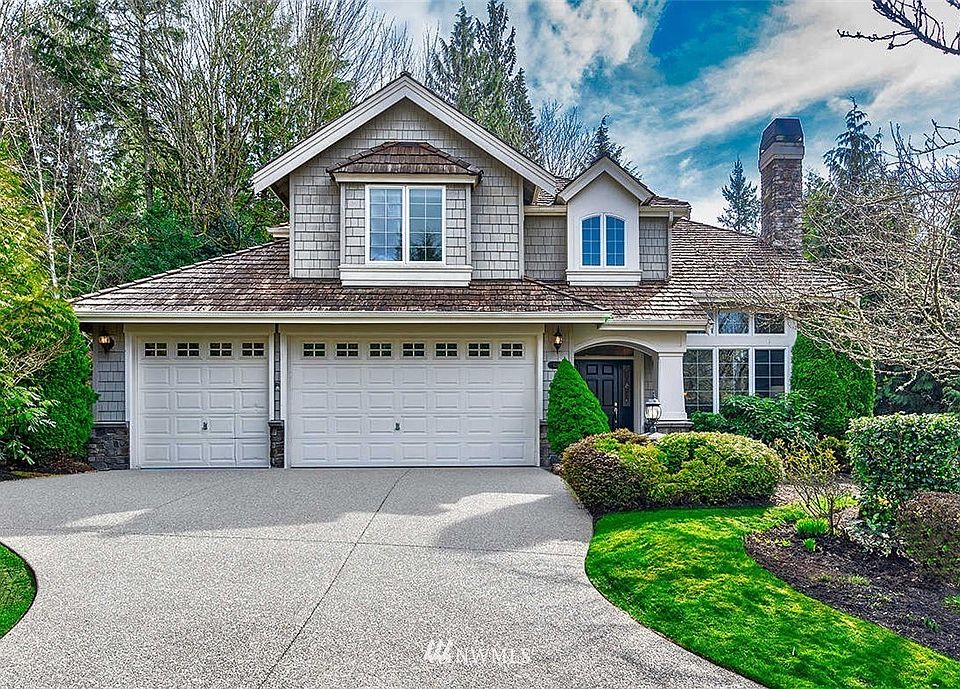 Beautiful Home In A Premier Sammamish Location! 