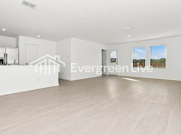 4th image of 2730 Johnson Dr