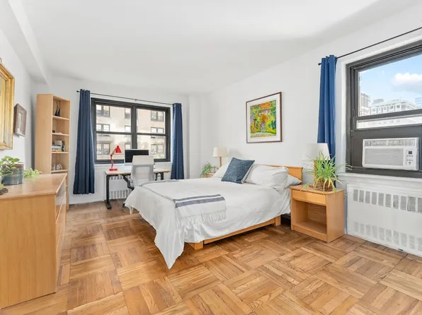 11 Riverside Drive image 3 of 12