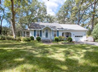 918 Juneau Dr, Fontana, WI 53125