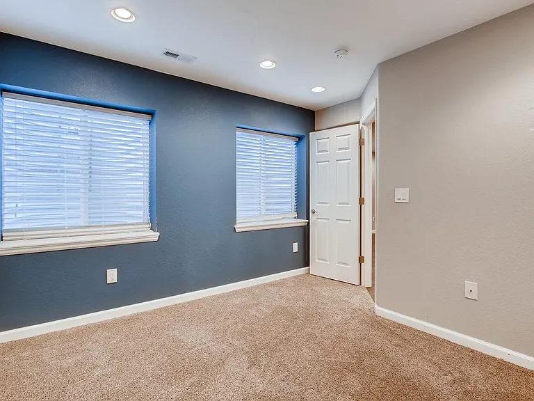 7604 S Quemoy St — Photo 23