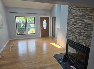 28 Walnut Cir, Webster, NY 14580