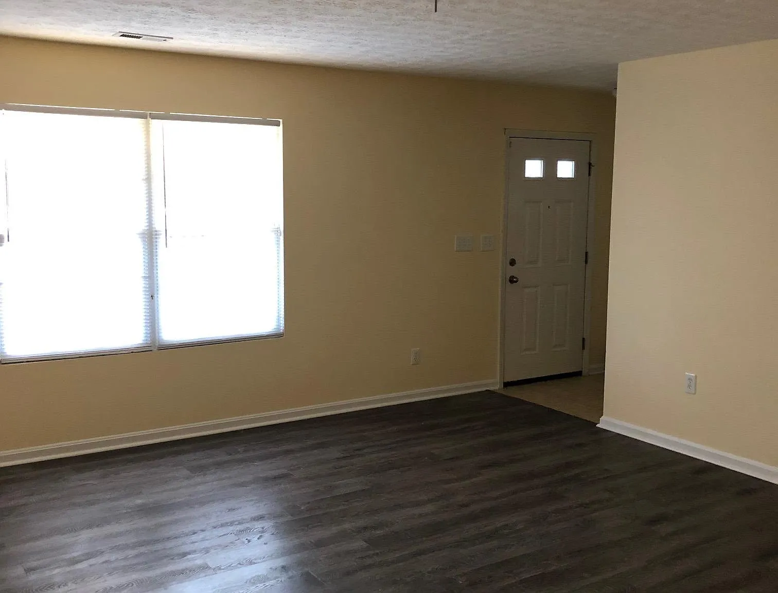3 bed, 2.5 bath, 1600 sqft, $1,850 — Photo 4