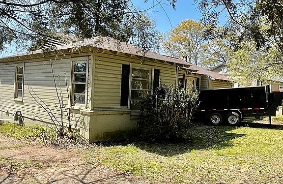 2nd image of 307 Milligan Dr