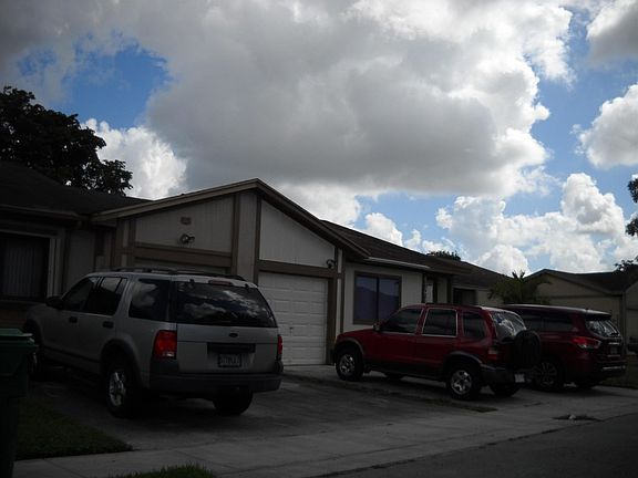 3rd image of 9781 W Elm Ln