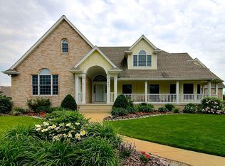 829 Mary Ellen Dr, Crown Point, IN 46307