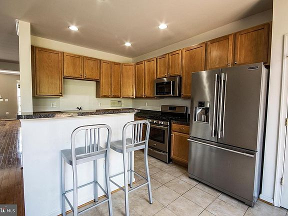 3rd image of 106 Hillside Ct