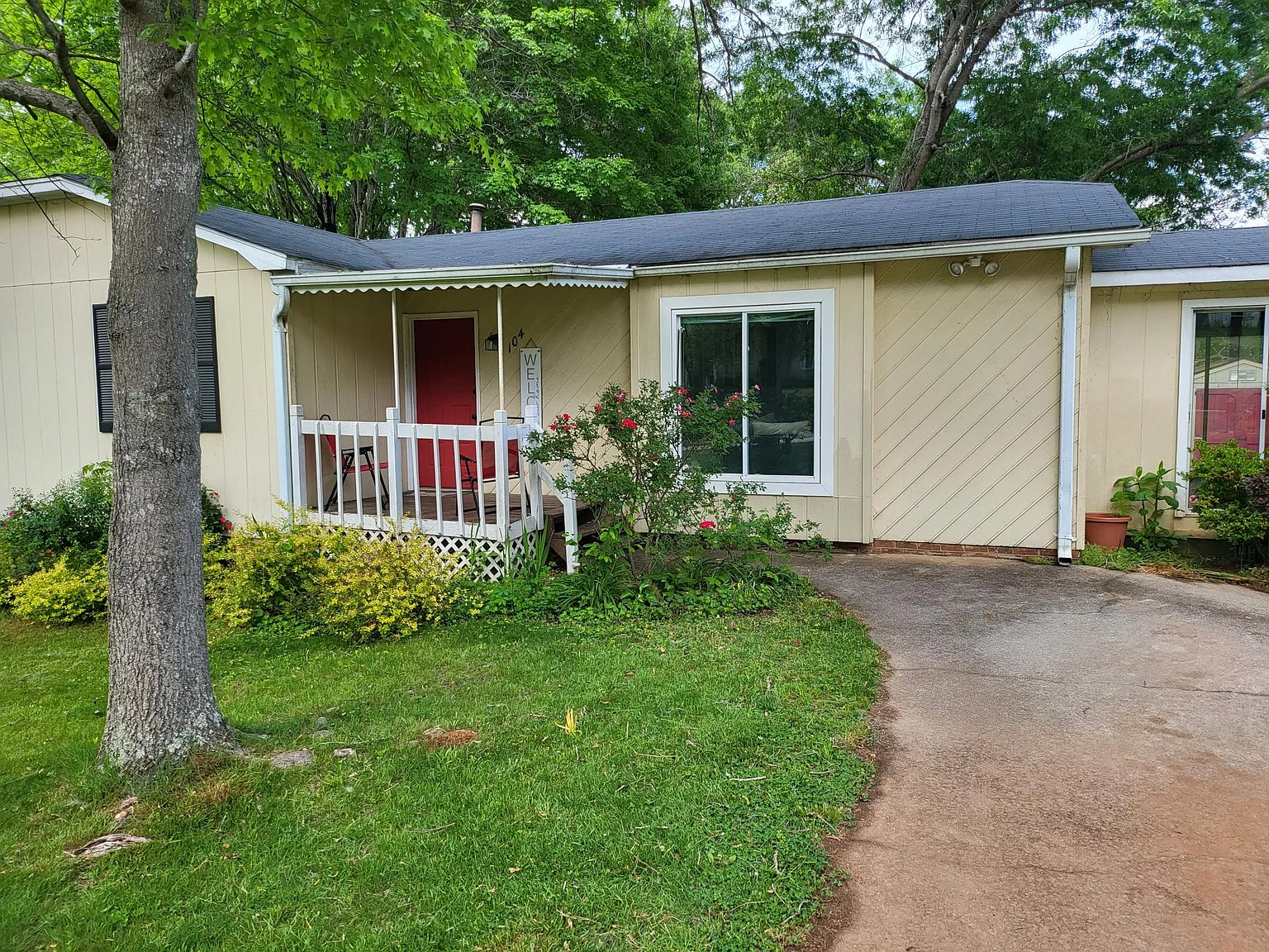 3 bed, 1368 sqft, $2,050 — Photo 3