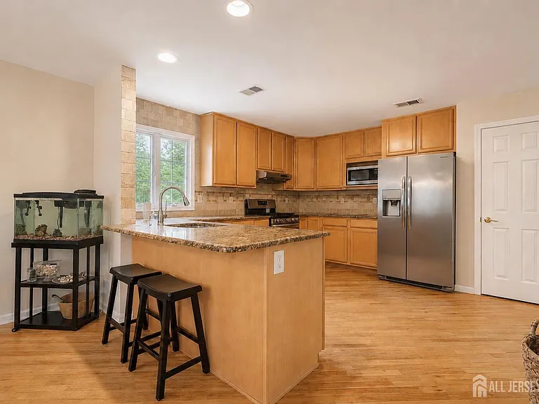 812 Columbus Ave — Photo 10