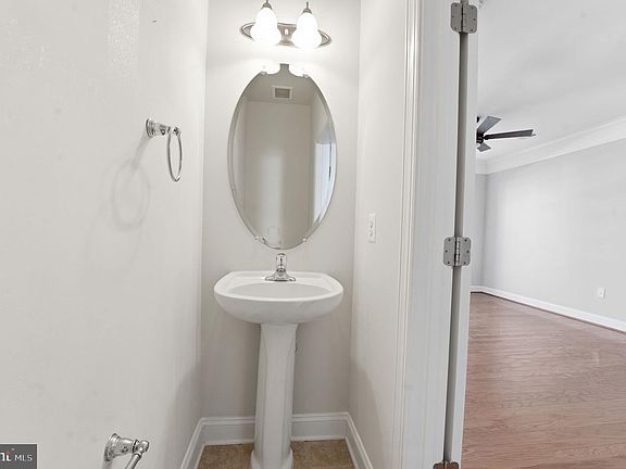 4th image of 2173 Abbottsbury Way