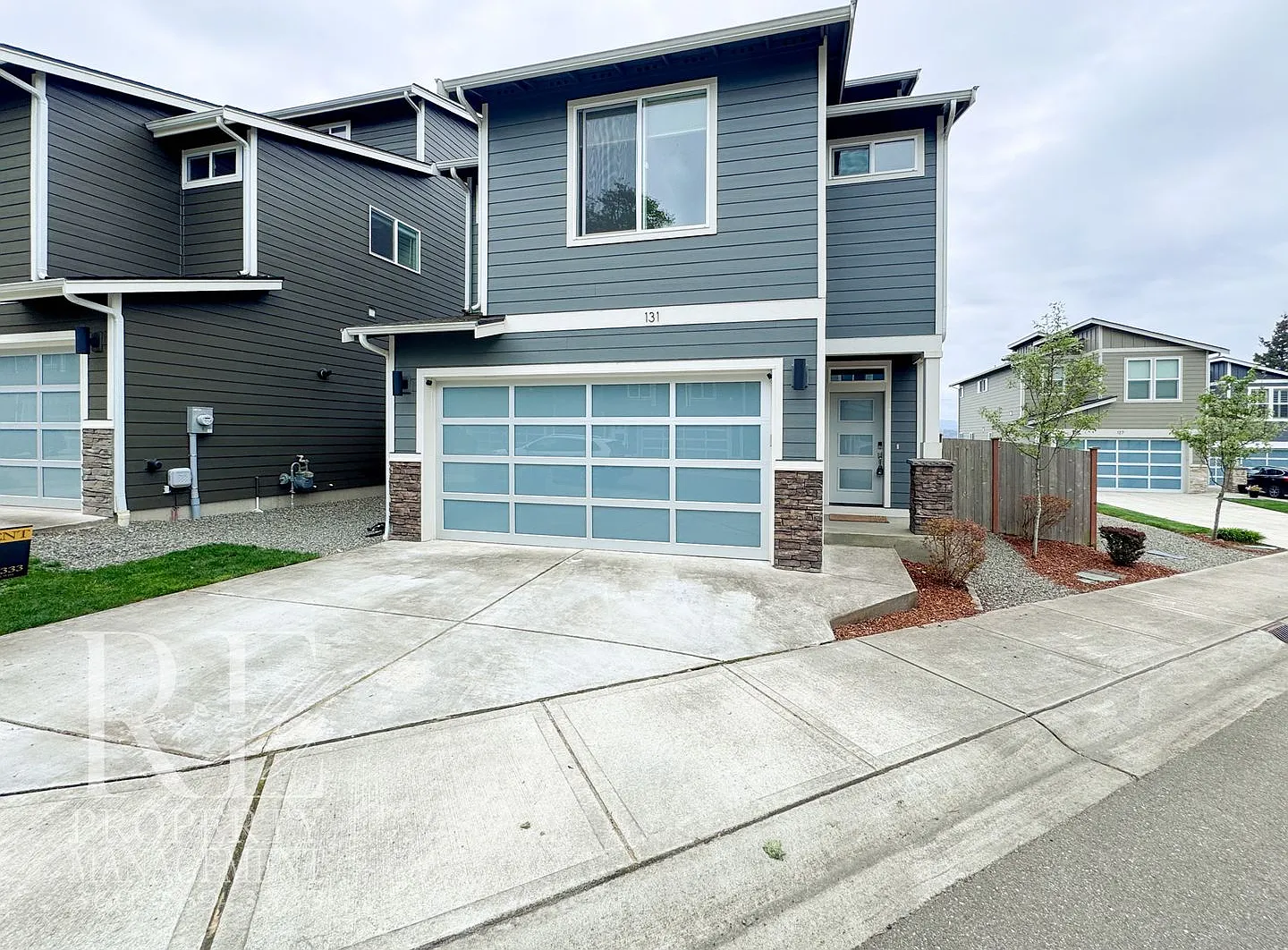 Move-In Special: 50% Off First Months Rent Modern 3-Story Bremerton Home With Water Views On Ever... — Photo 2