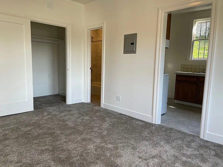 360 Oakland Ave — Photo 7