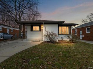 22627 Visnaw St, Saint Clair Shores, MI 48081