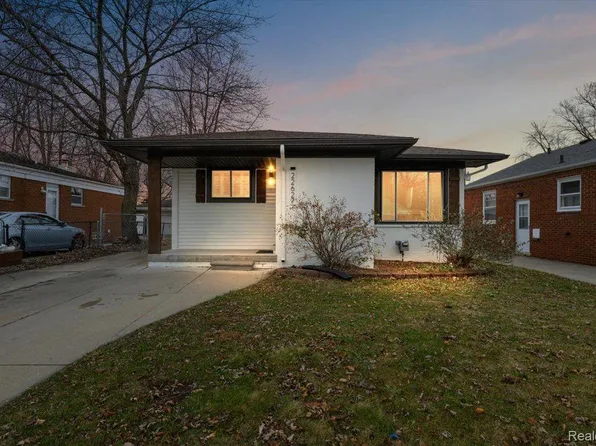 22627 Visnaw St, Saint Clair Shores, MI 48081