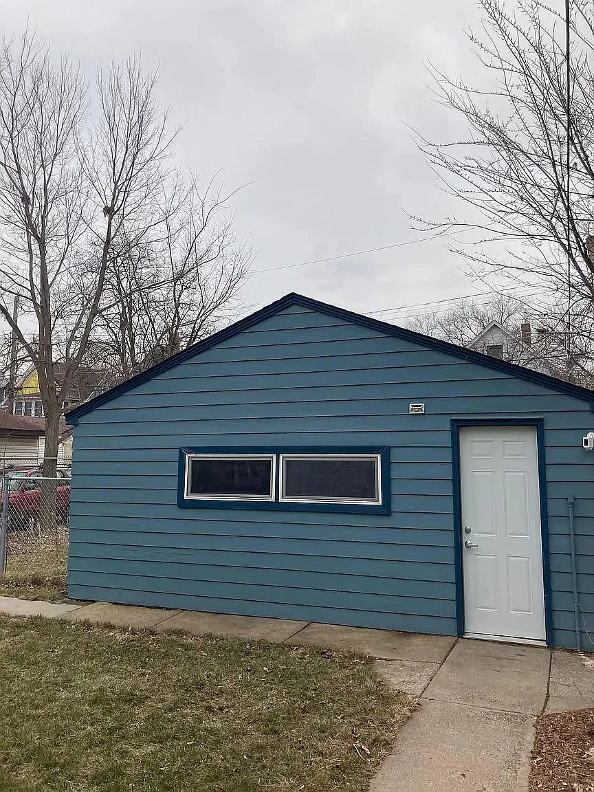 6 bed, $3,200 — Photo 2