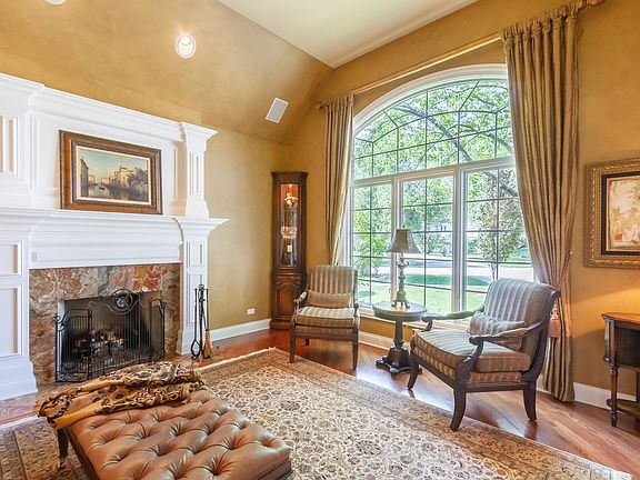 4th image of 303 Lexington Ct
