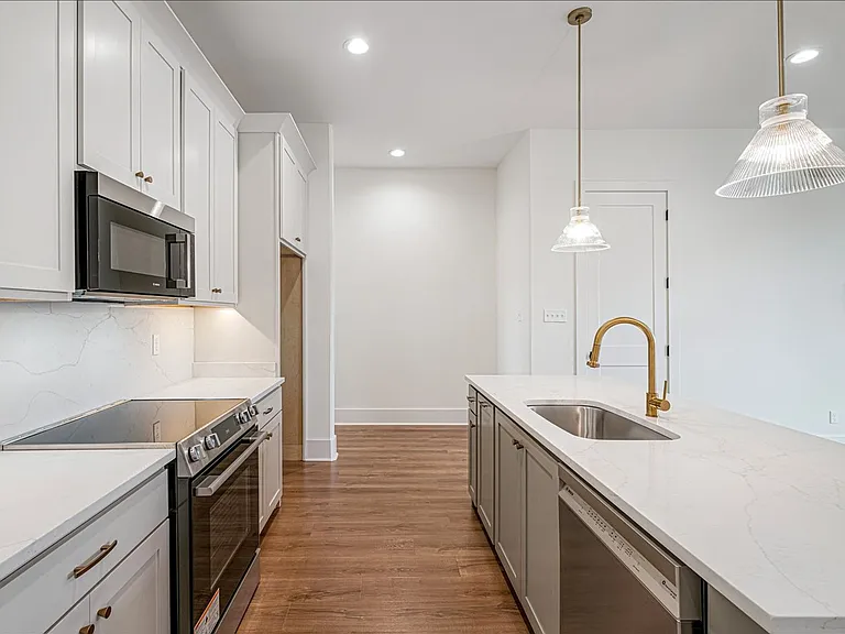 5472 Park Ave — Photo 7
