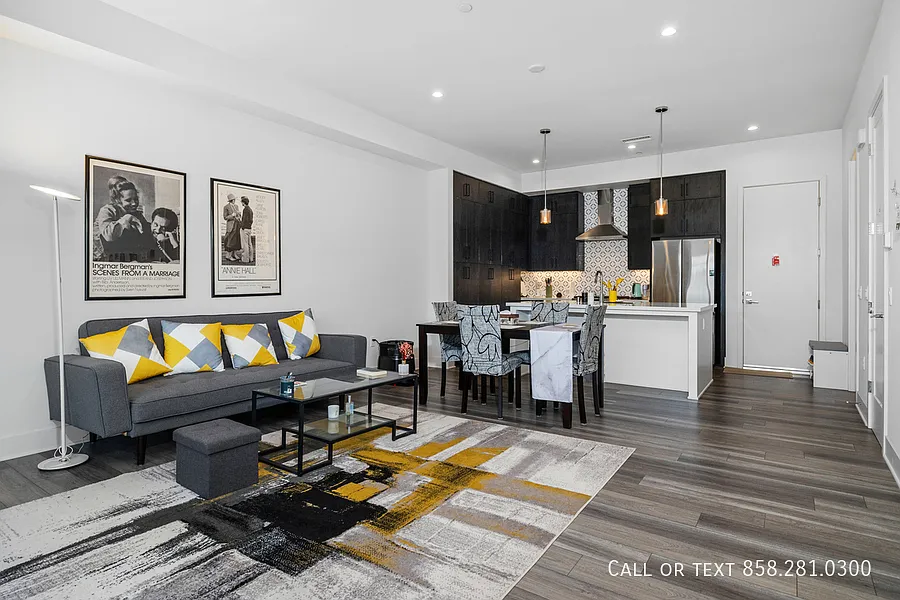 Stunning Modern Townhome with Private Rooftop Deck — Photo 4
