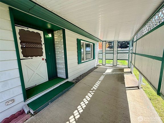4th image of 2204 Alonda Lane NE